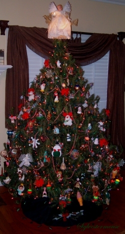 Christmas Tree Theme: Family