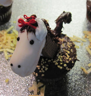 horse cupcakes